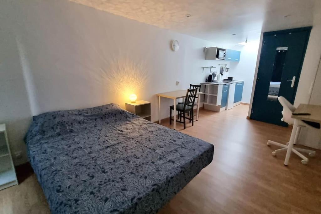Studio En Rez De Jardin Avec Terrasse Privee - Le Petit Chateau Avesnois - Tv - Wifi - Logement Complet Avesnes-sur-Helpe المظهر الخارجي الصورة
