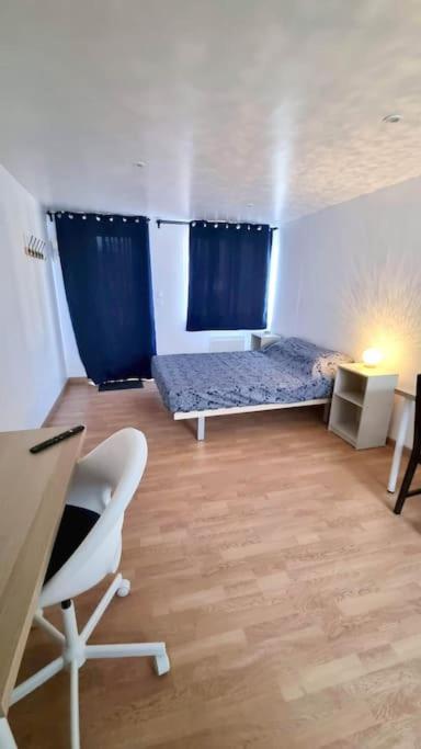 Studio En Rez De Jardin Avec Terrasse Privee - Le Petit Chateau Avesnois - Tv - Wifi - Logement Complet Avesnes-sur-Helpe المظهر الخارجي الصورة